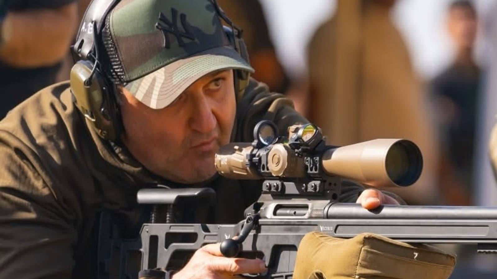 Armen Babayan behind a Victrix rifle during a positional stage
